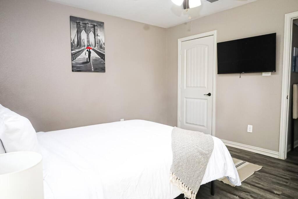 Comfy Two-Bedroom Apartment In Arlington Exteriör bild
