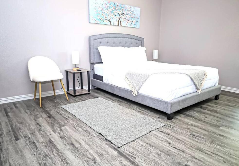 Comfy Two-Bedroom Apartment In Arlington Exteriör bild