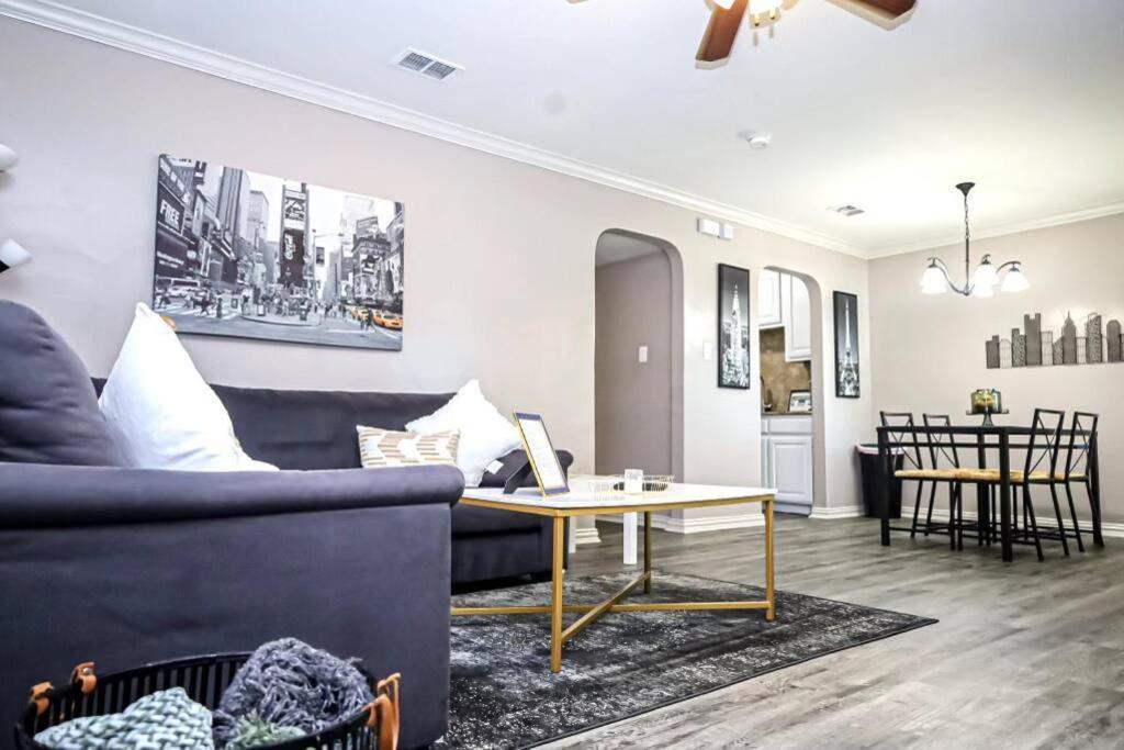 Comfy Two-Bedroom Apartment In Arlington Exteriör bild