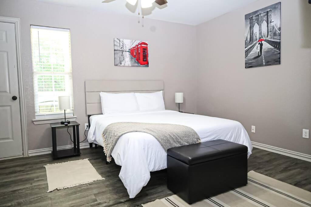 Comfy Two-Bedroom Apartment In Arlington Exteriör bild
